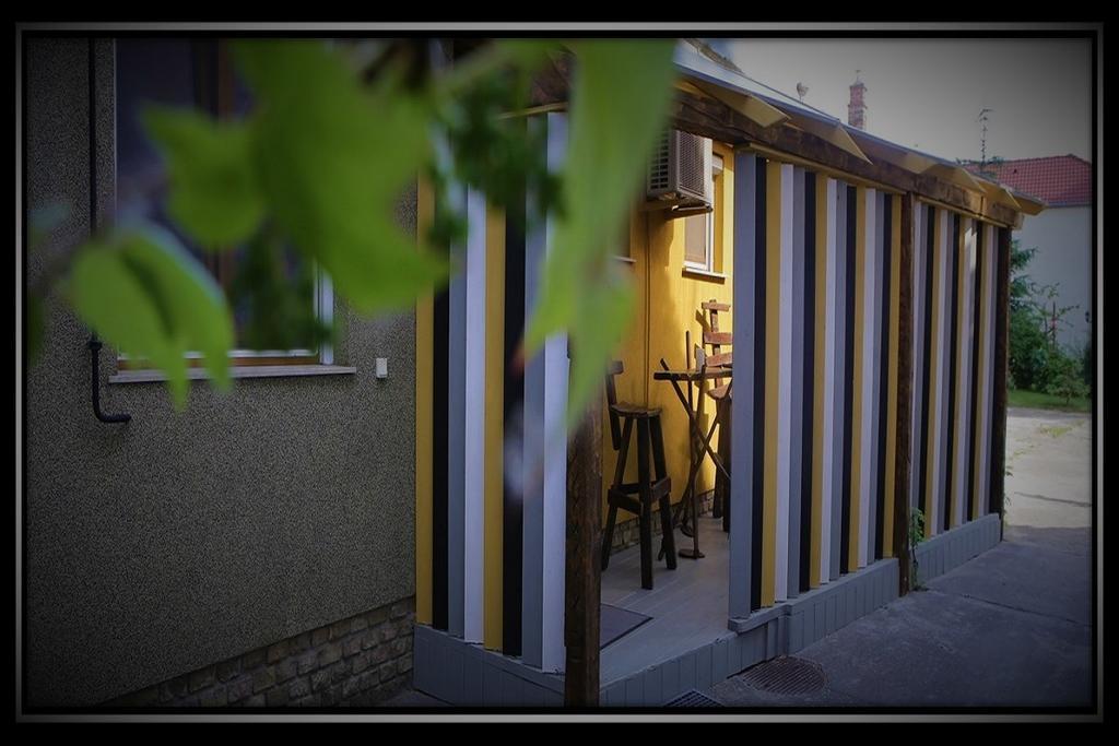 Apartamento Happy Colours In Old Town Kecskemét Exterior foto