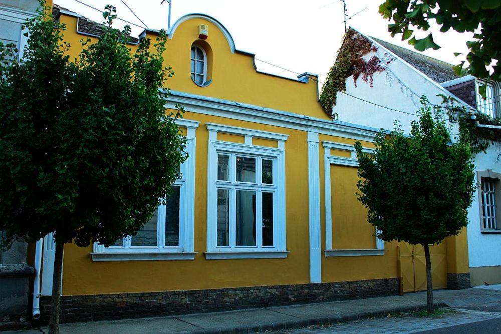 Apartamento Happy Colours In Old Town Kecskemét Exterior foto